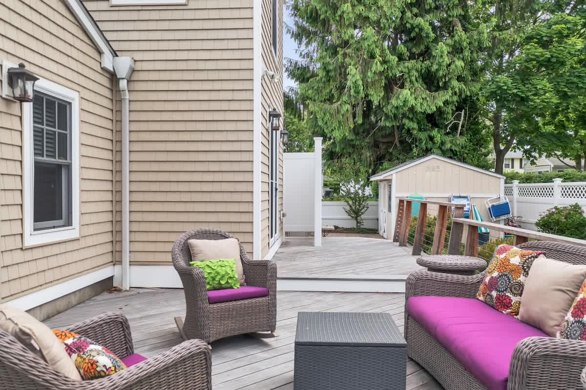 Deck lounge