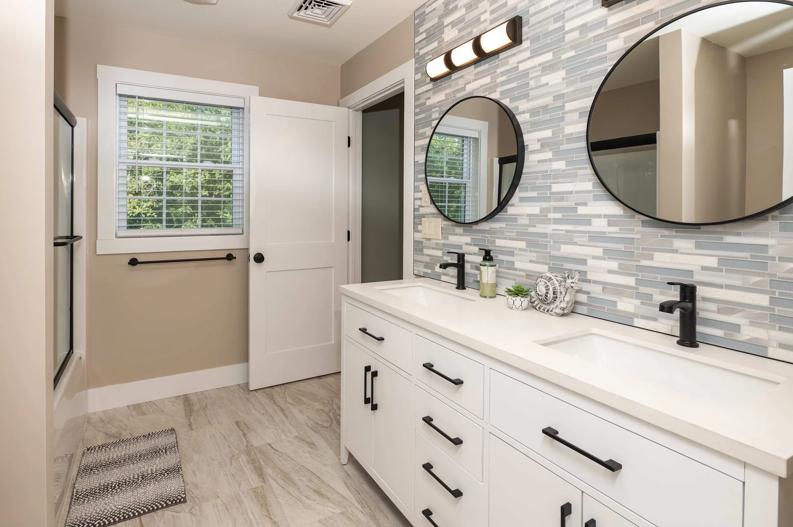 Light-filled living and the primary suite