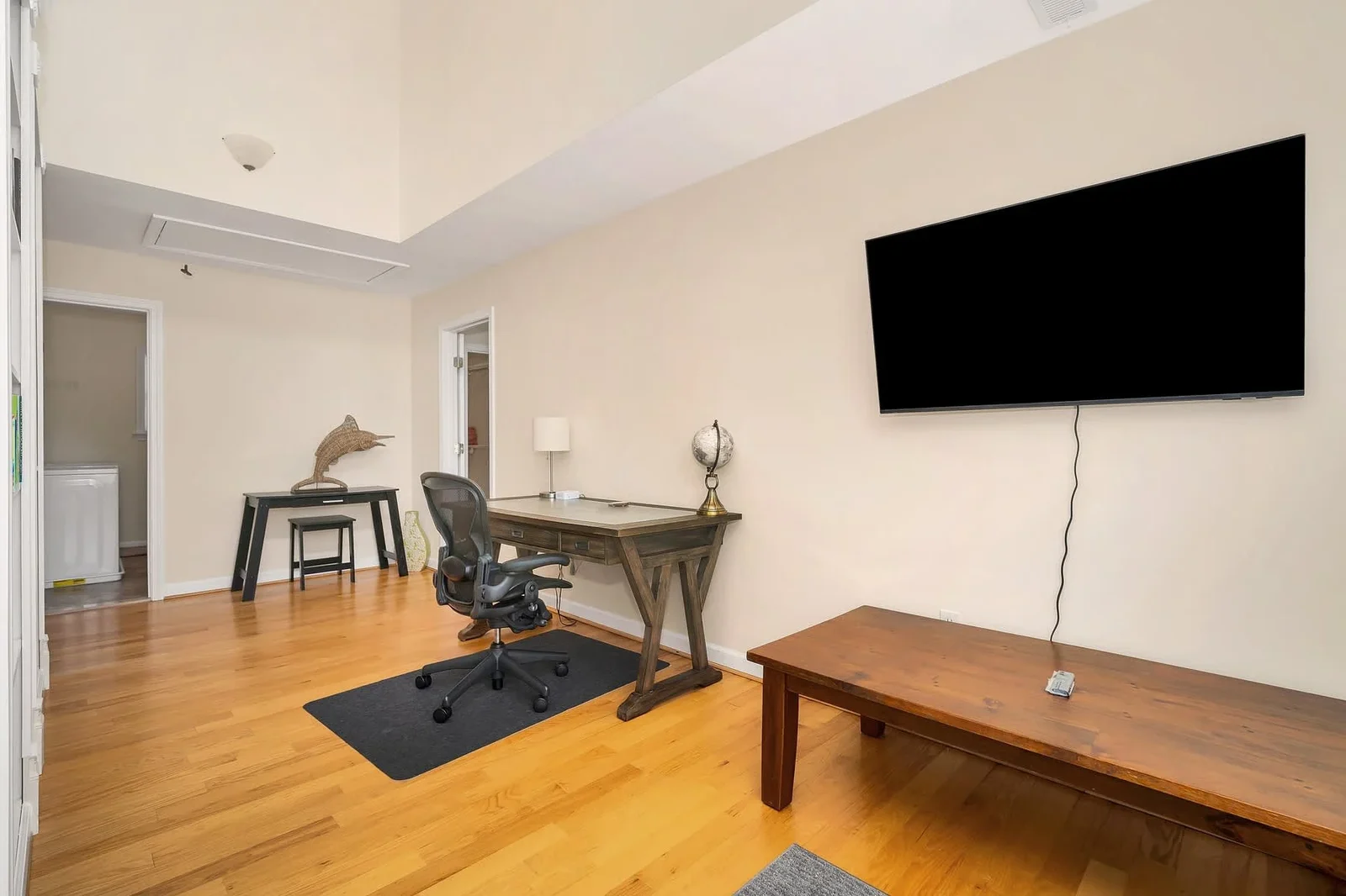 A king suite, twin rooms and a lounge