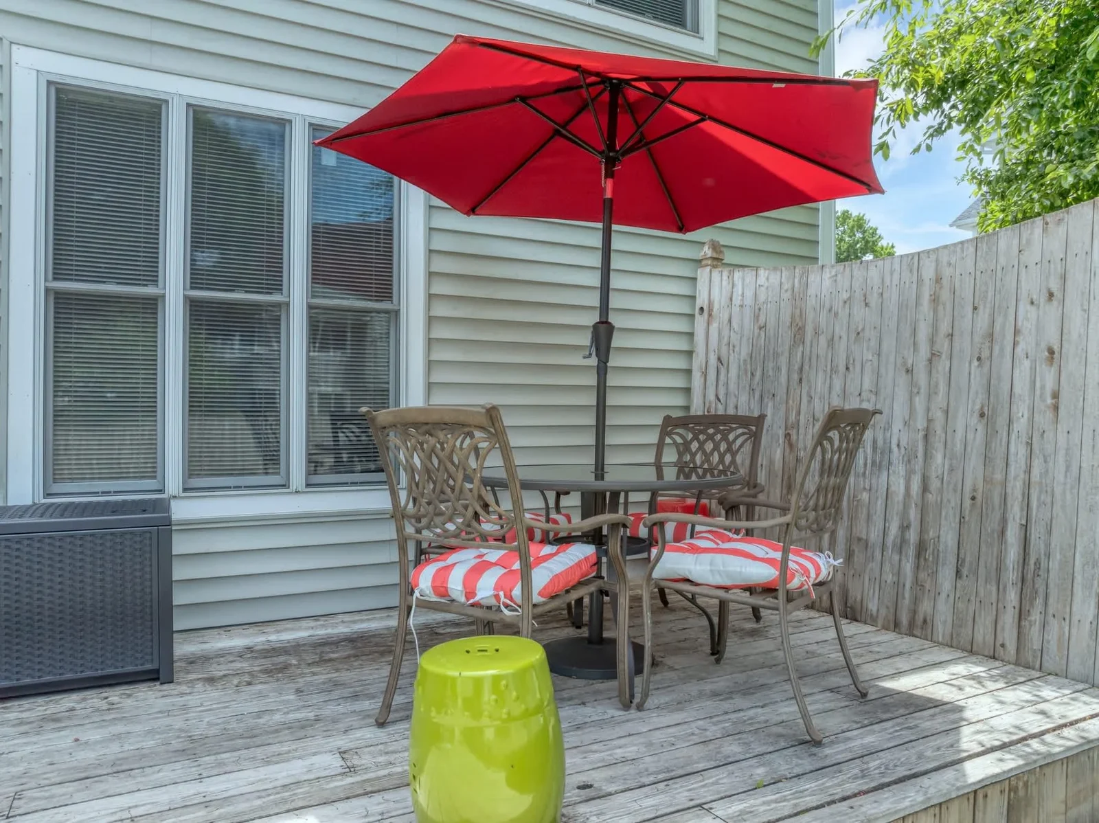 Deck dining