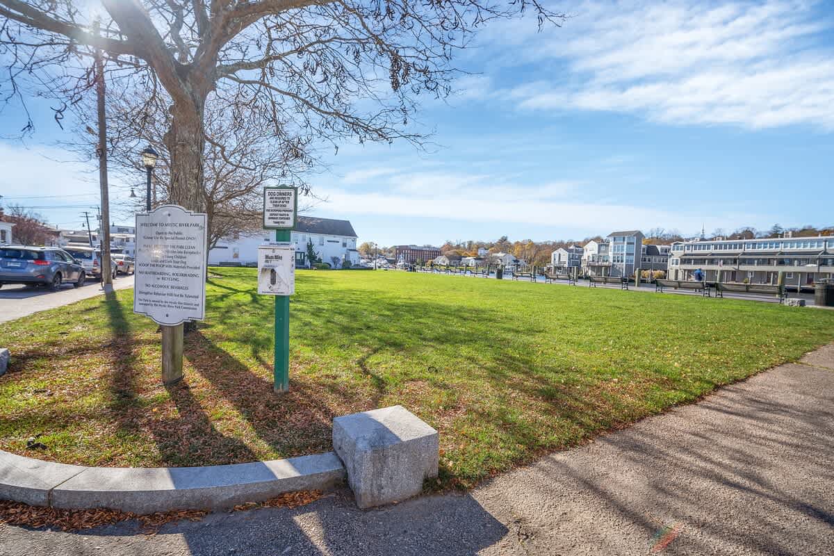 Downtown Mystic House photo