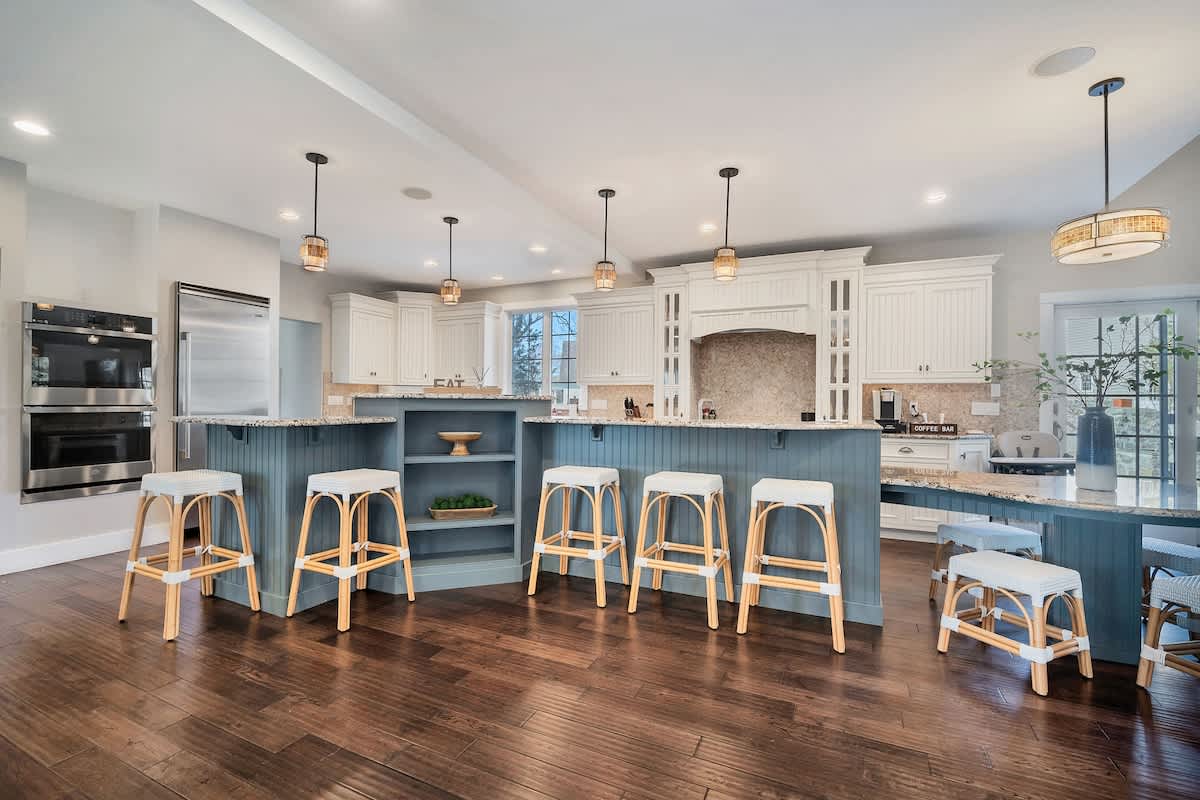Chef’s kitchen with island seating