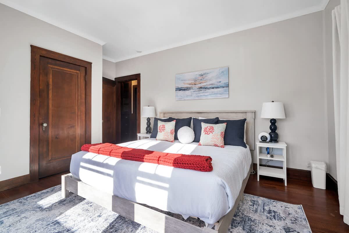 Bedroom 1, King bedroom