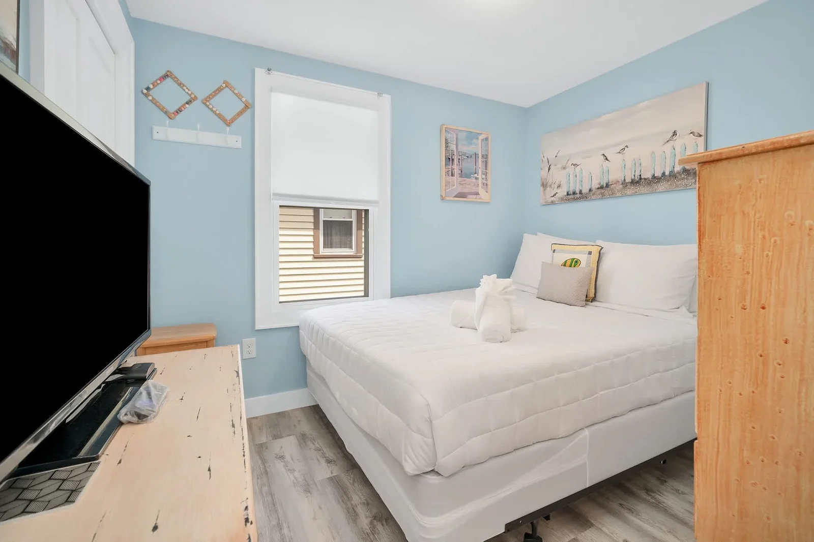 Queen bedroom