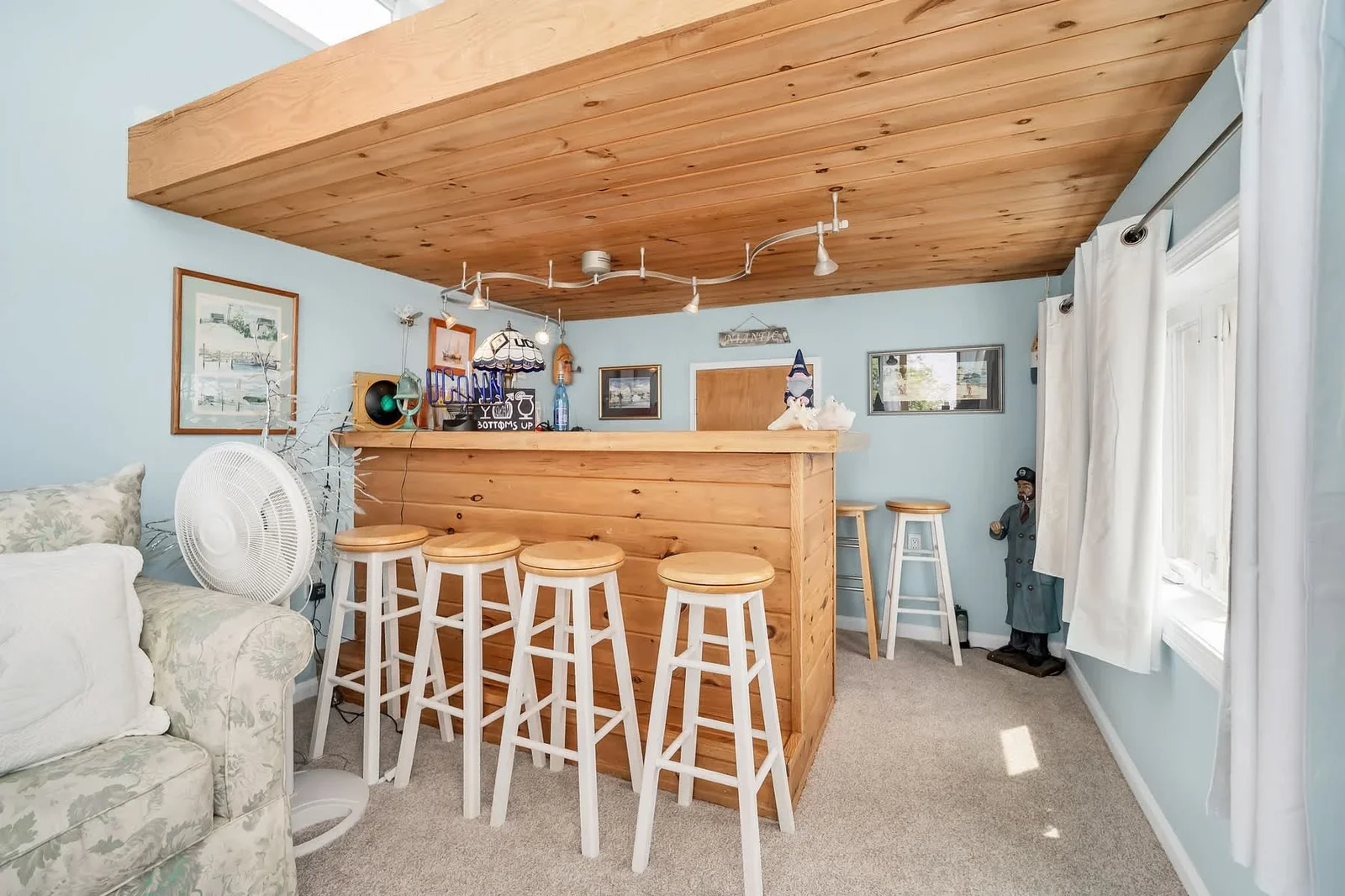The Lounge House photo