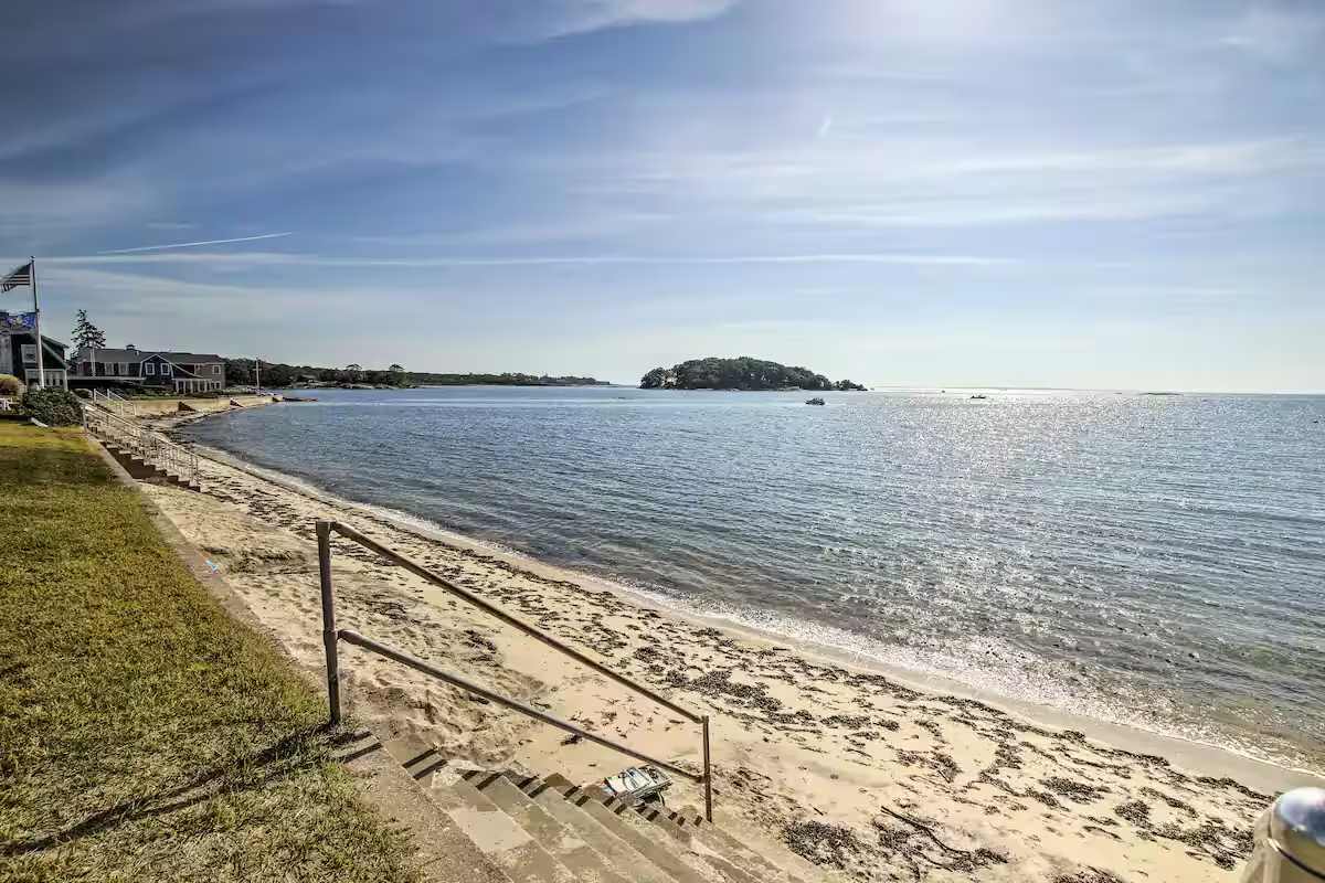 The beach at Giants Neck