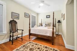 Downtown Mystic Family Retreat | Pet Friendly