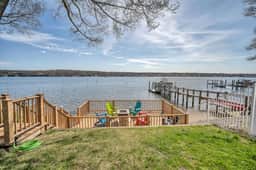 Niantic Cove Waterfront Escape: Relax & Unwind