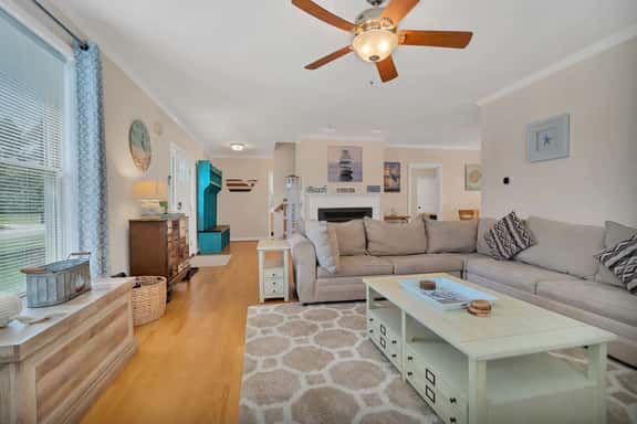 Flip Flop Hideaway - Family Beach Retreat - Image 1