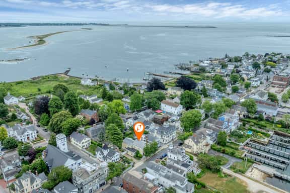 Stonington Village | Walk to Beach, Shops & Dining - Image 1