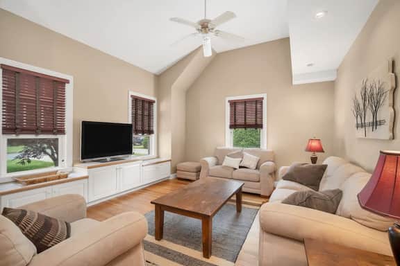 Black Point Retreat - Entertain & Enjoy the Beach!
