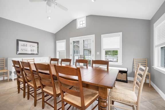 Black Point Retreat - Entertain & Enjoy the Beach!