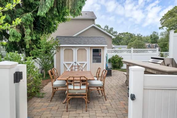 Black Point Retreat - Entertain & Enjoy the Beach!