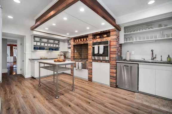 Magnificent Ferncrest - Towering Home on the Coast