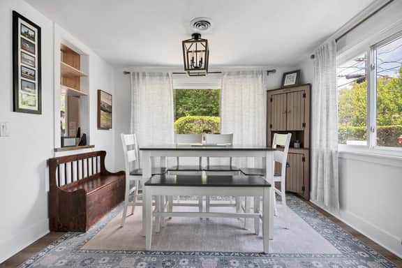 Single-Level Cottage Walk to the Beach | Sleeps 6 