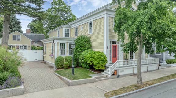 Stonington Village | Walk to Beach, Shops & Dining - Image 2