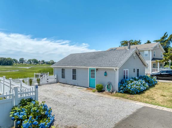 Bliss by the Sea - Cozy Beachside Escape