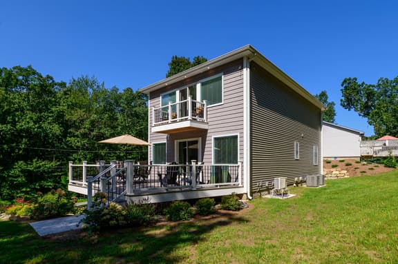 Casa Verde 2 | Luxe Lakeside Escape with Kayaks - Image 1