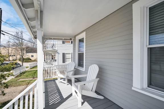 Downtown Mystic Family Retreat | Pet Friendly