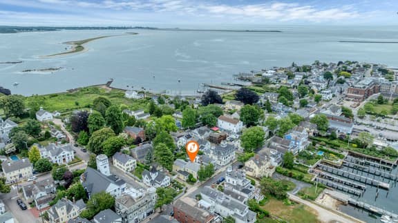 Stonington Village | Walk to Beach, Shops & Dining - Image 1
